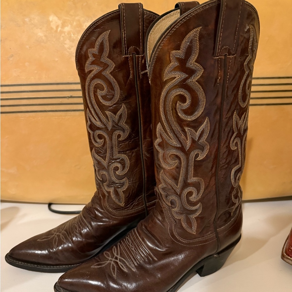 Brown Justin Cowboy Boots